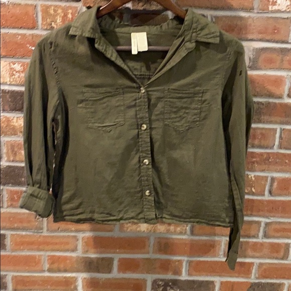 Cropped Army Green Button Down Blouse - Picture 2 of 4